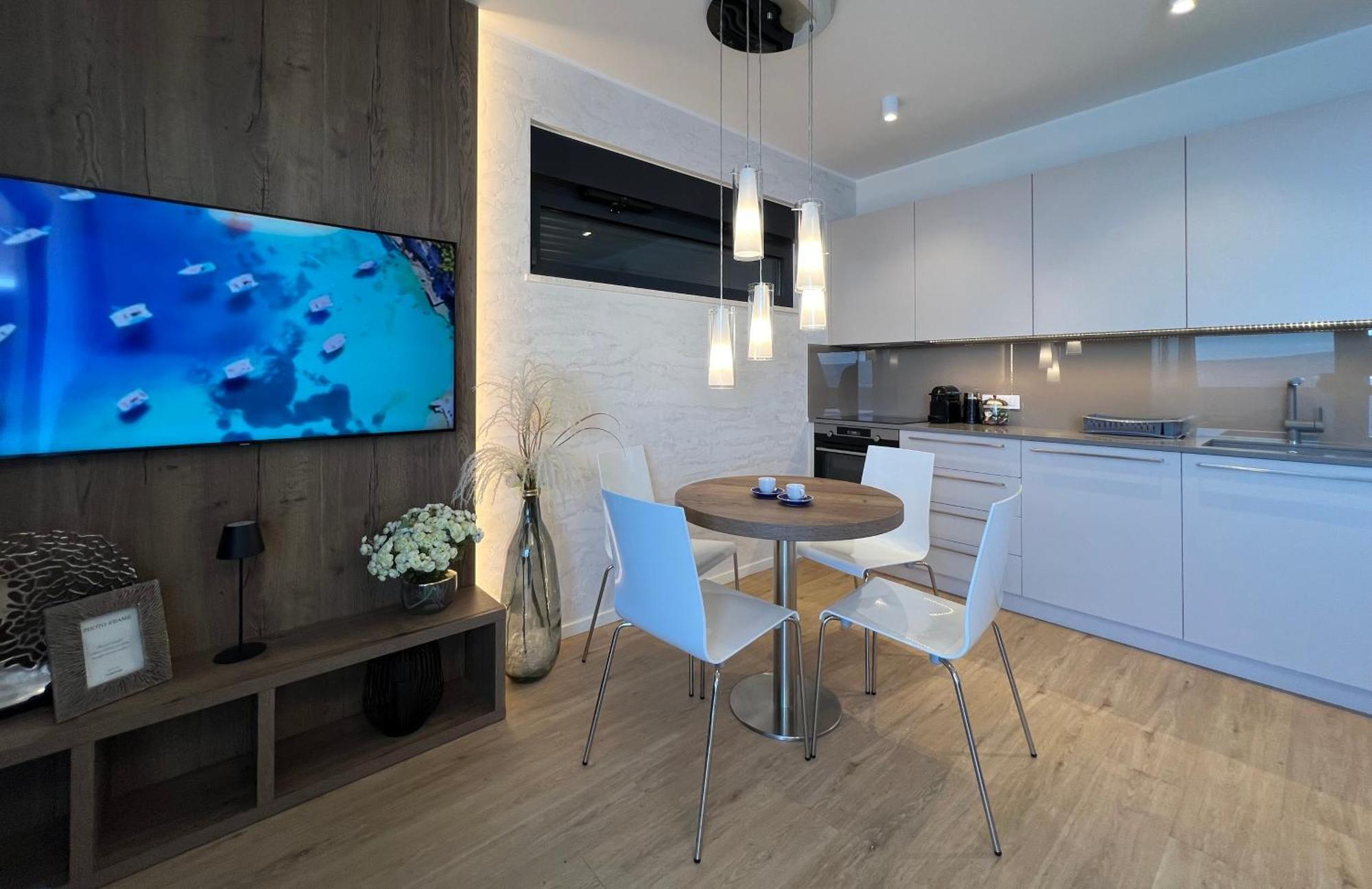 Apartment Infinity N5 Brzet Omis